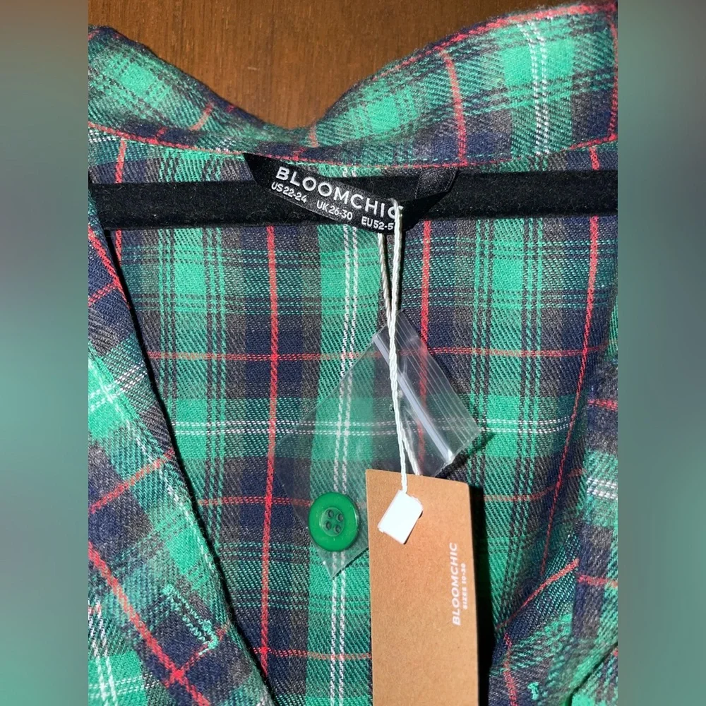 BloomChic Plaid Top - NWT - Size 22/24 - Picture 2 of 4